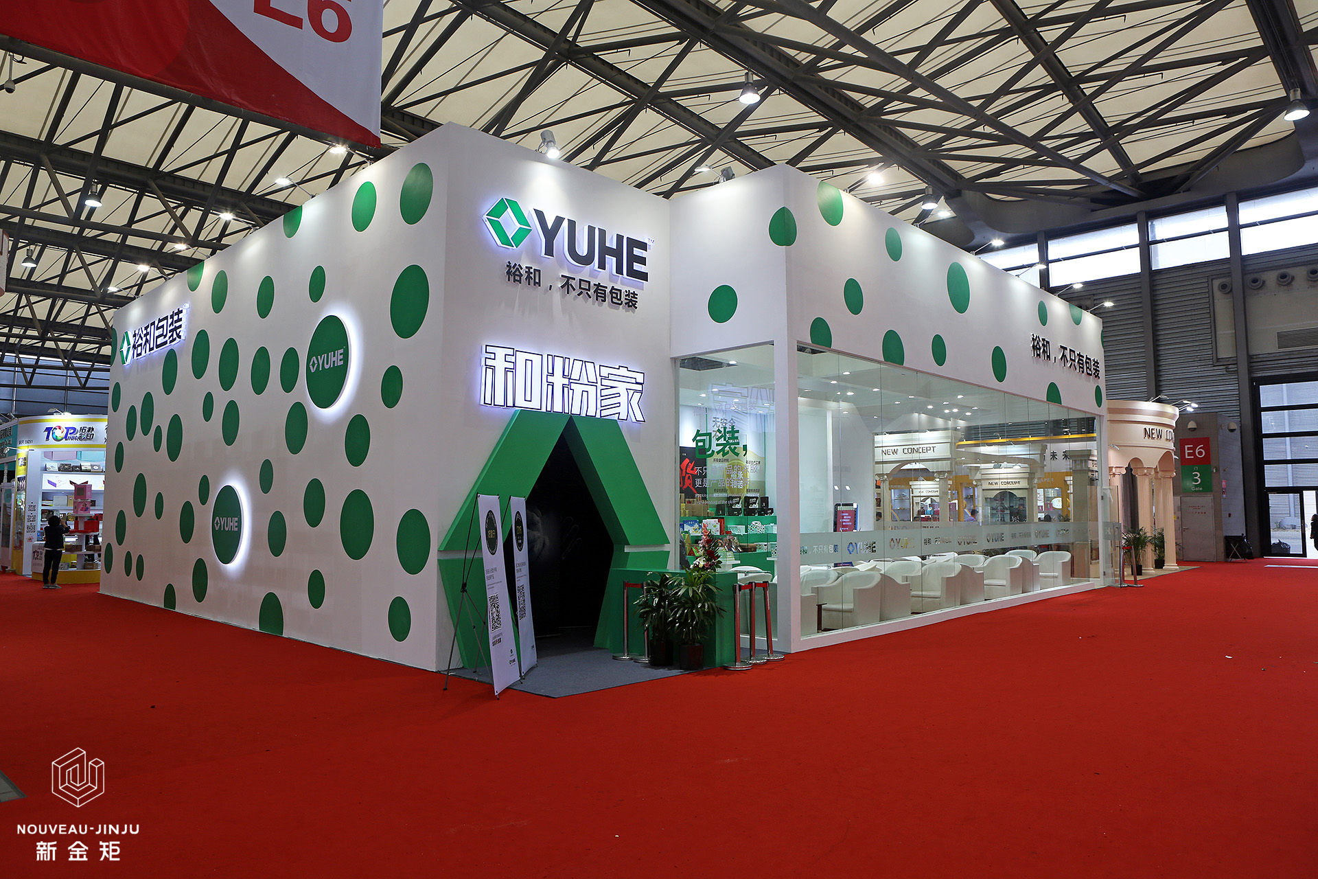 驚艷全場！這個展位堪稱藝術(shù)與企業(yè)的完美結(jié)合！